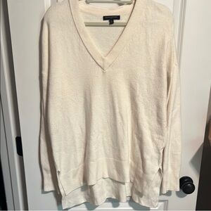 Banana Republic Ivory V-Neck Soft Sweater NWOT
